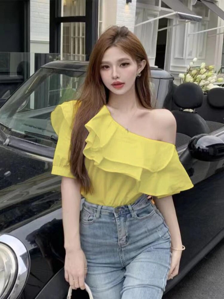 Blusa de moda con un hombro descubierto