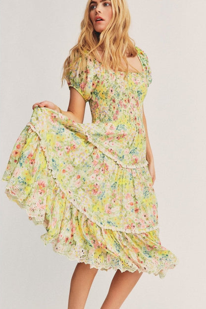 Vestido Midi Floral con Encaje Elegante - Vestiria