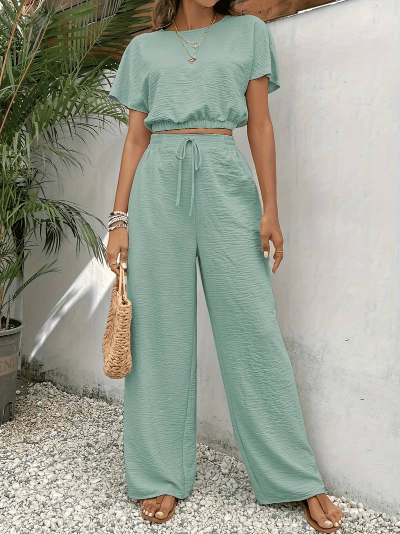 Camiseta Top Corta Estilo y Pantalón Cintura Alta