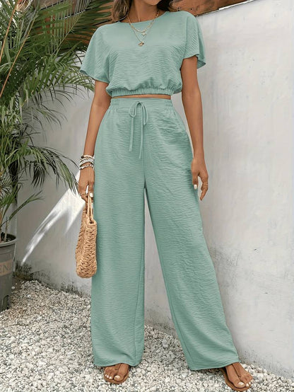 Camiseta Top Corta Estilo y Pantalón Cintura Alta
