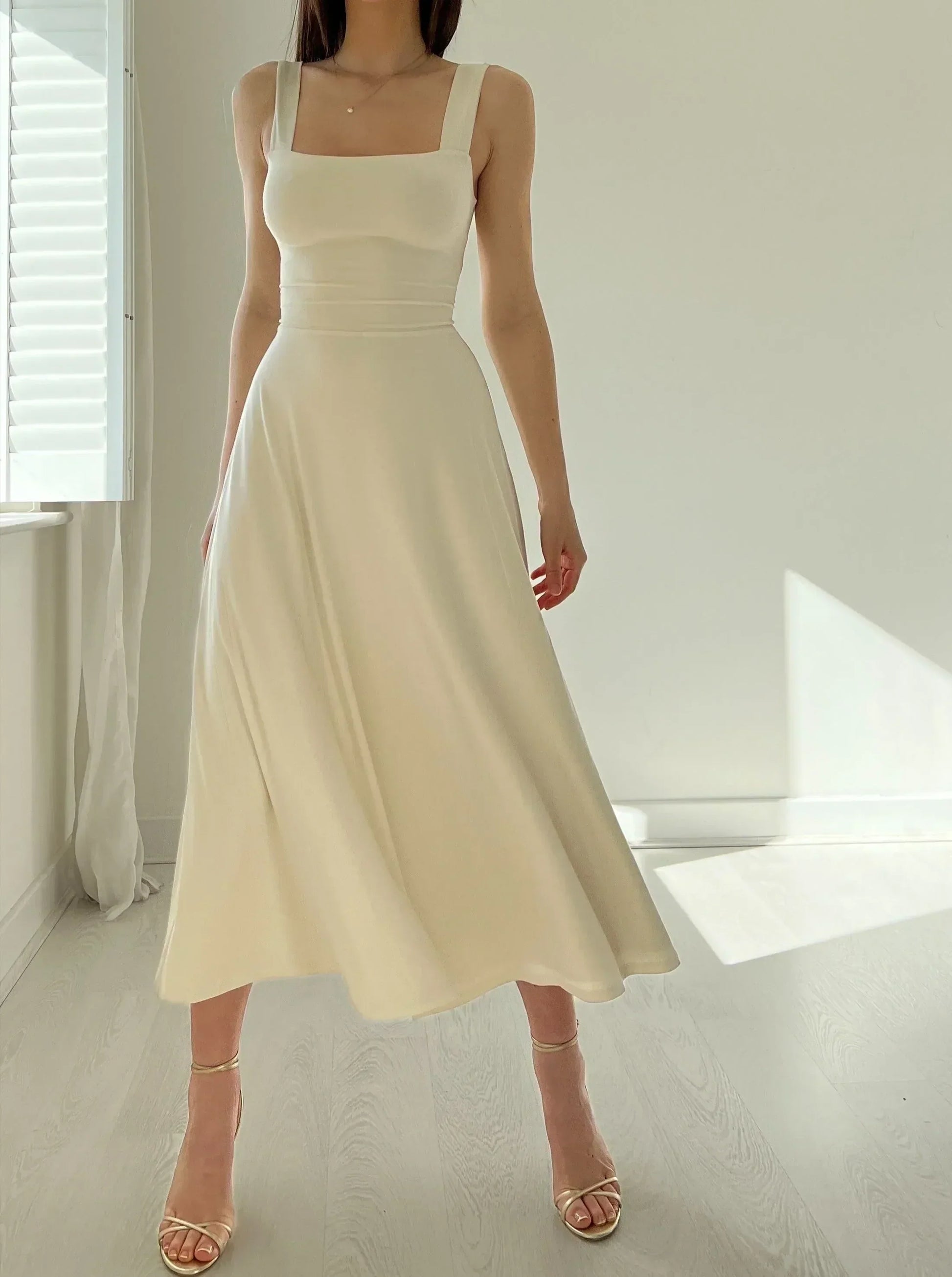 Vestido de Tirantes Anchos Feminino - Vestiria