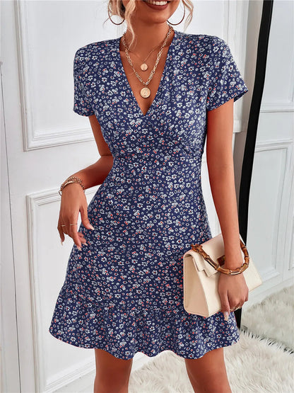 Vestido Floral Corto con Volantes y Escote en V