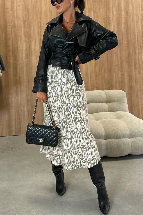 Falda de talle alto con estampado animal elegante y atrevido