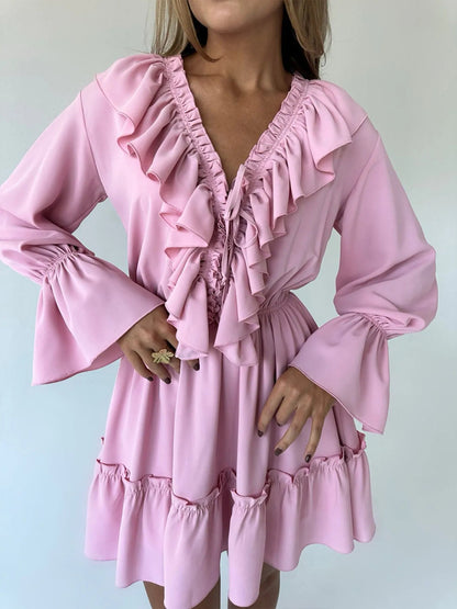 Vestido Corto Elegante con Volantes