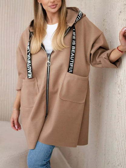 Chaqueta con capucha elegante mujer