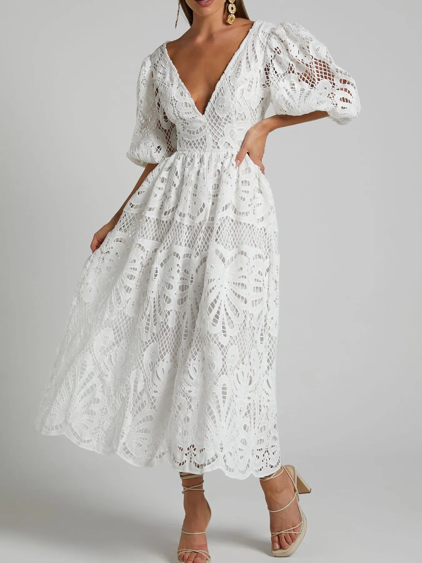 Vestido Largo de Encaje Elegante con Espalda Abierta