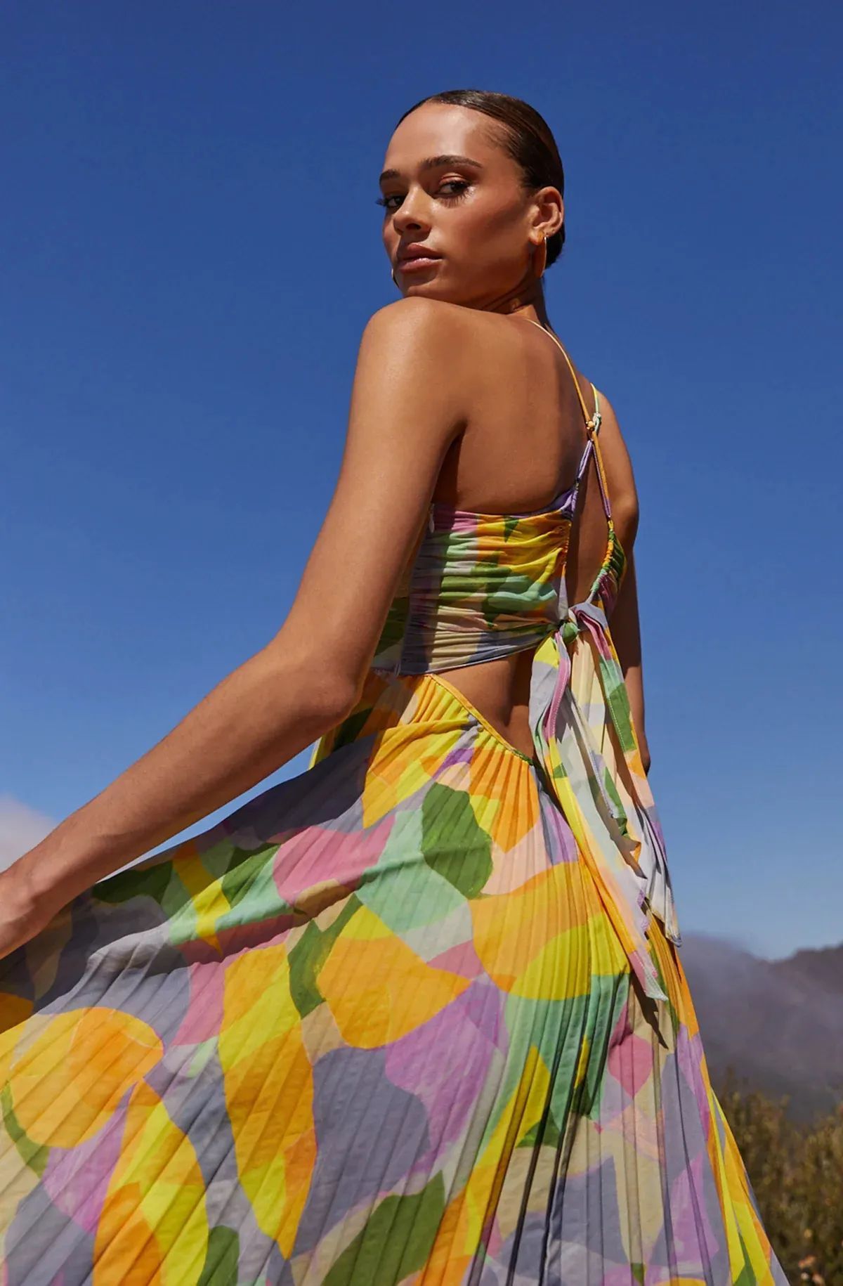 Vestido Plisado Estampado con Lazo