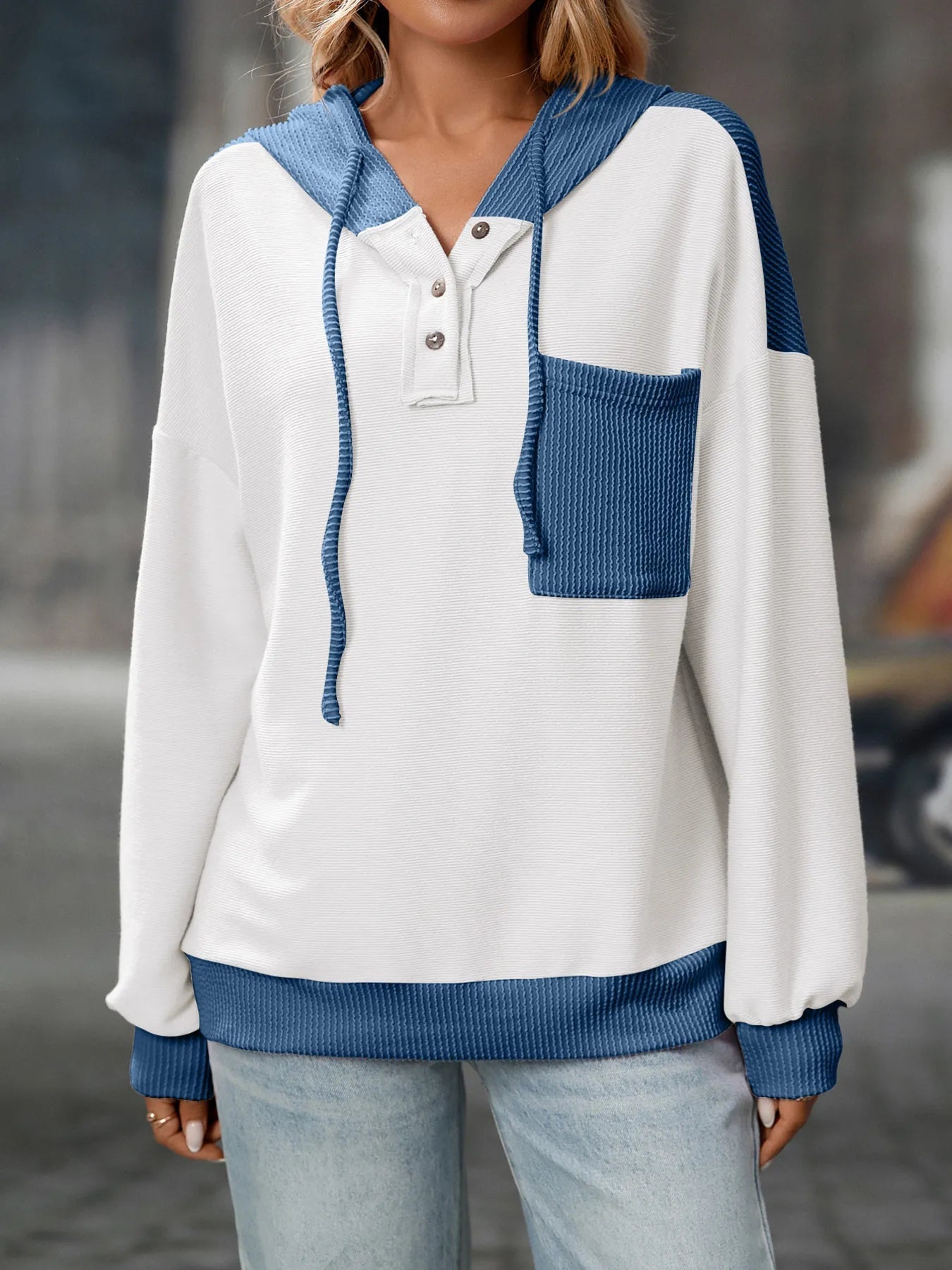 Chaqueta casual con capucha y cierre ajustable