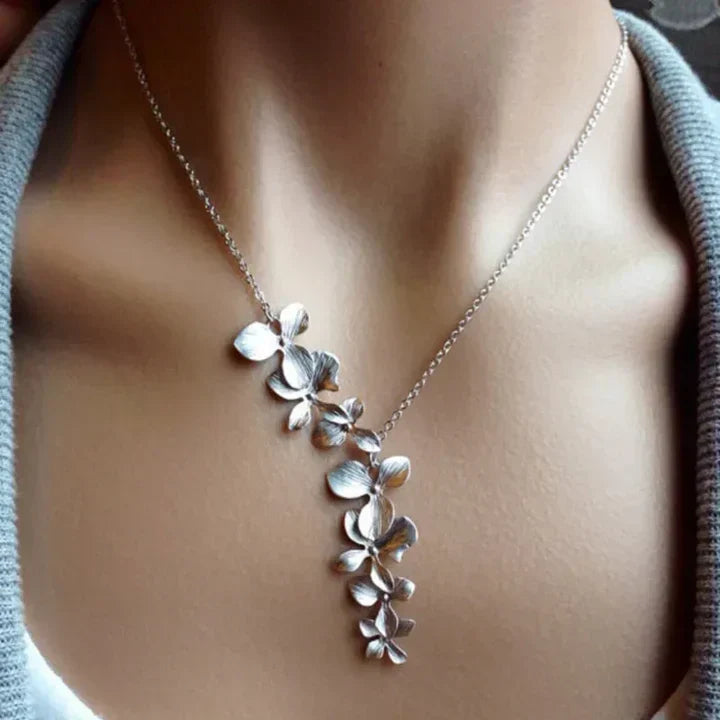 Collar Plata Mujer Flor Elegante - Vestiria