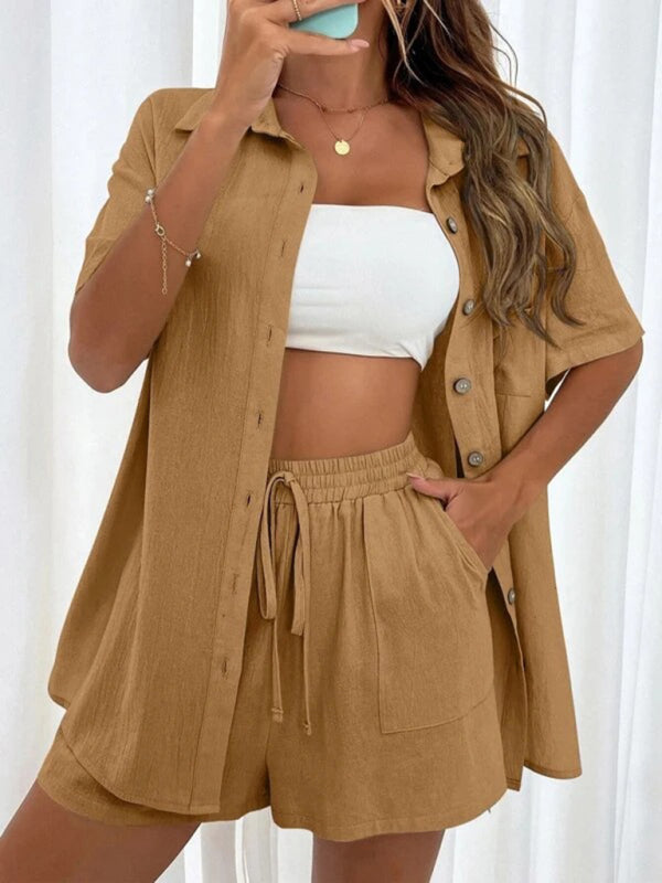 Conjunto deportivo polo amplio y shorts cómodos