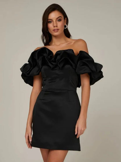 Vestido Satén Elegante con Volantes y Escote