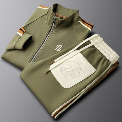 Traje deportivo franjas laterales estiloso