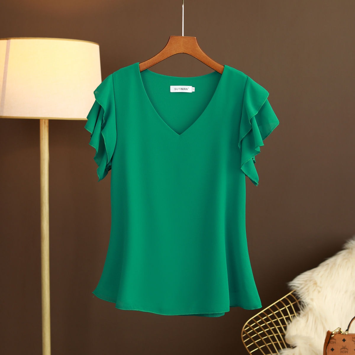 Blusa de mujer gasa ligera con volantes y escote pico