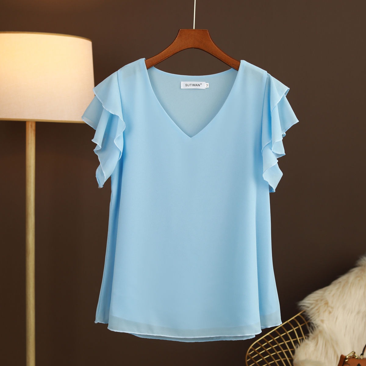 Blusa de mujer gasa ligera con volantes y escote pico