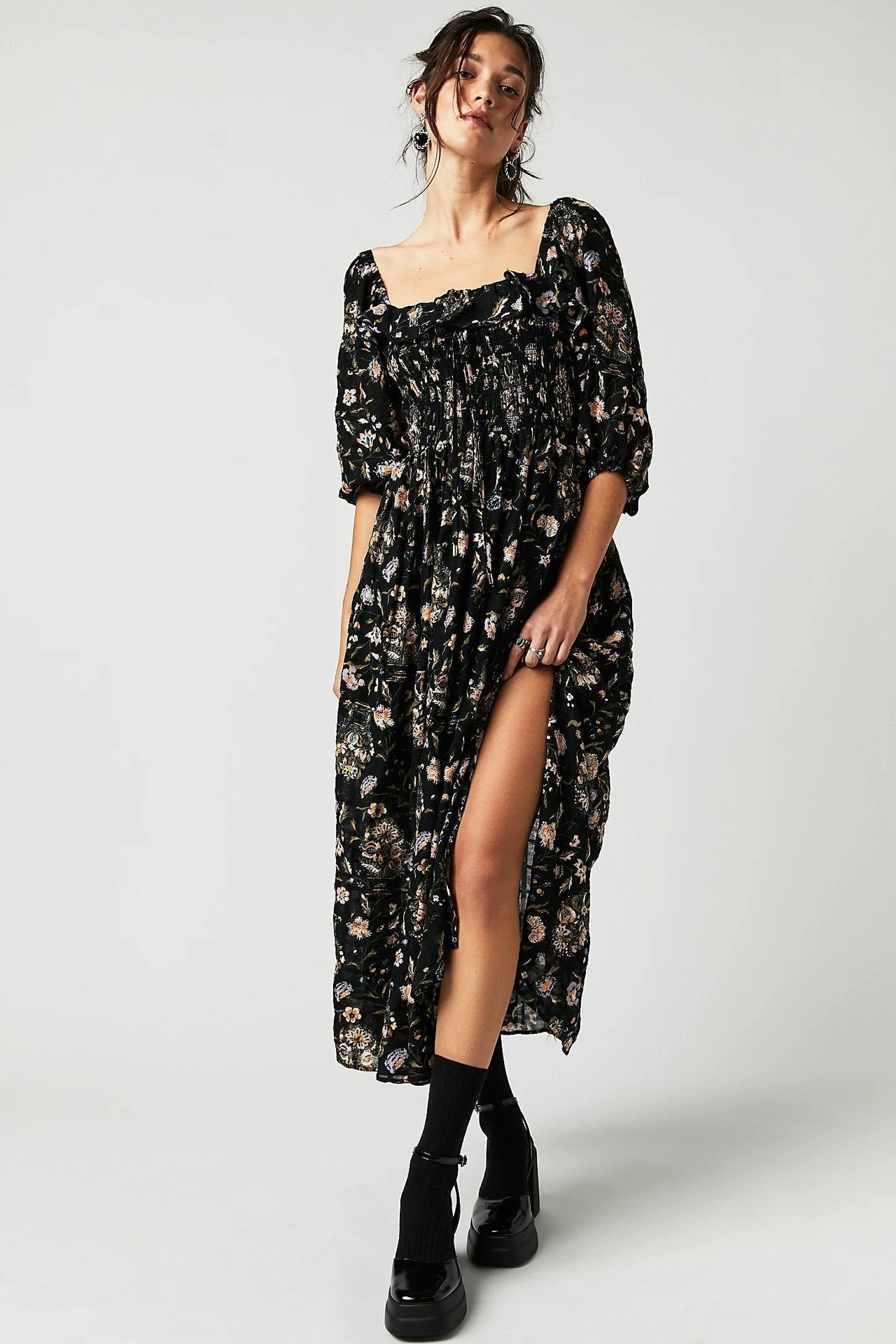Vestido Midi Floral con Volantes Romántico - Vestiria