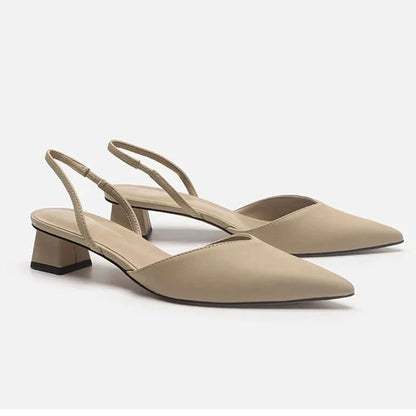 Zapatos de tacón alto con punta fina y estilo elegante