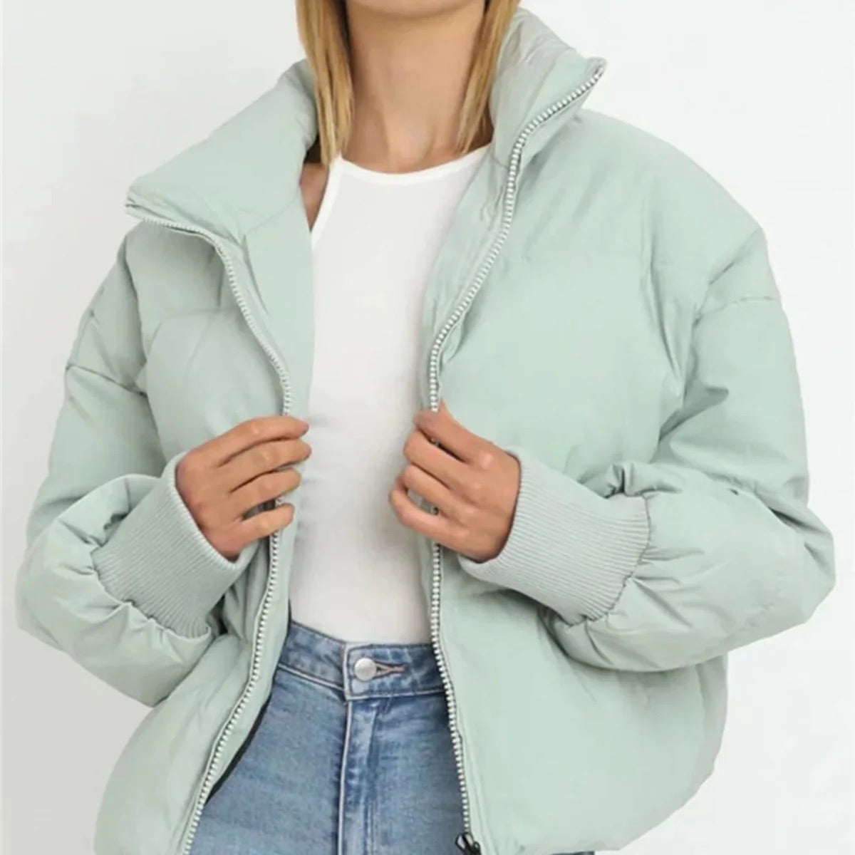 Chaqueta Acolchada Cuello Alto Ajustada