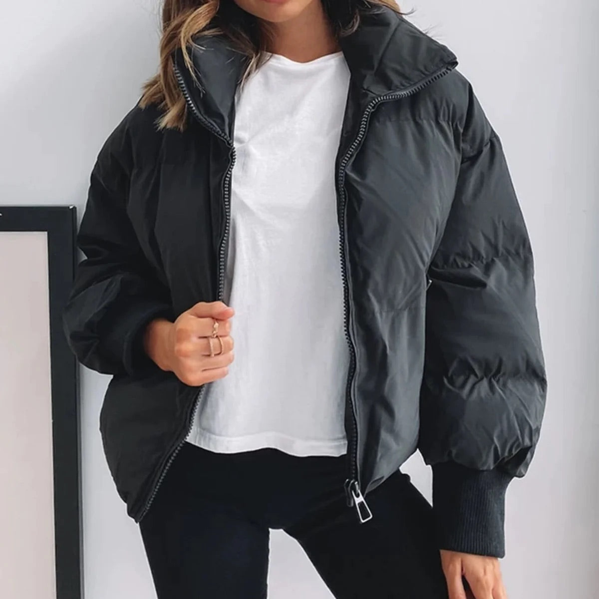 Chaqueta Acolchada Cuello Alto Ajustada