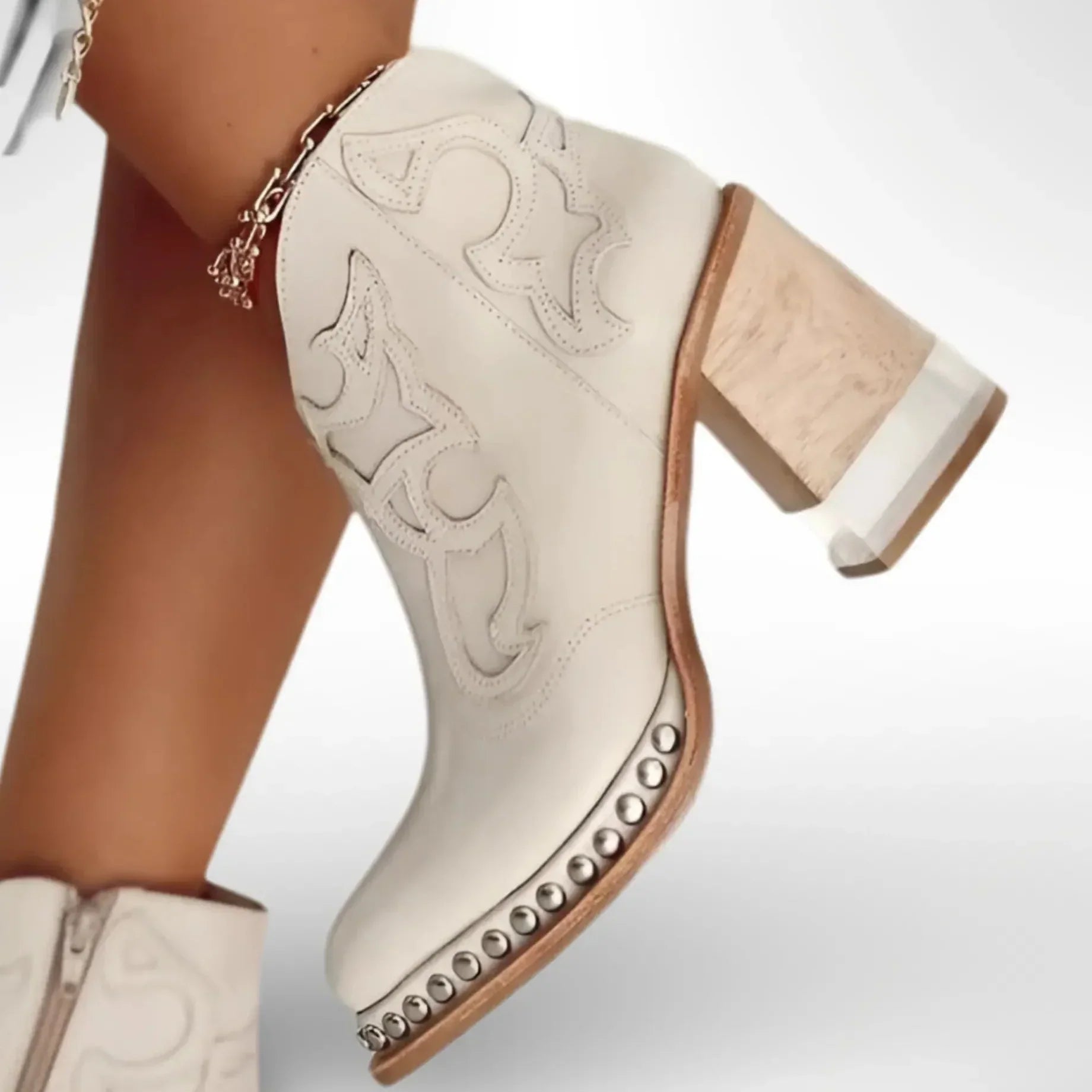 Botas Piel Elegantes con Detalles Artísticos - Vestiria