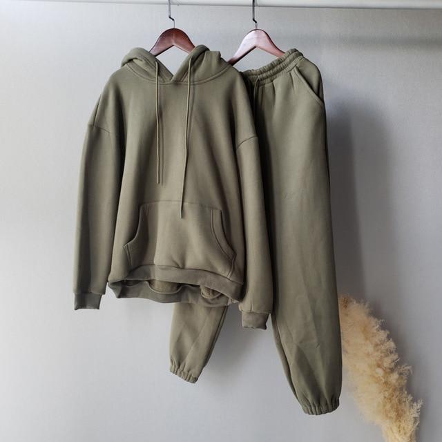 Sudadera y Pantalón Deportivo Con Capucha - Vestiria
