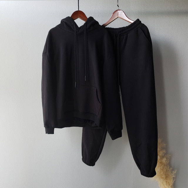 Sudadera y Pantalón Deportivo Con Capucha
