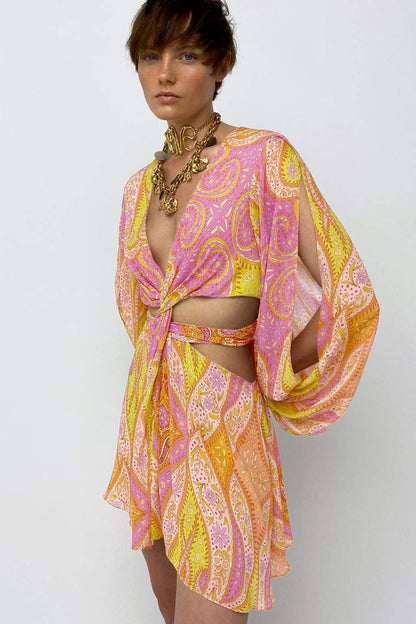 Vestido Corto con Lazo Asimétrico