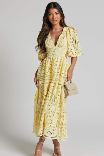 Vestido Midi Floral Elegante con Encaje - Vestiria