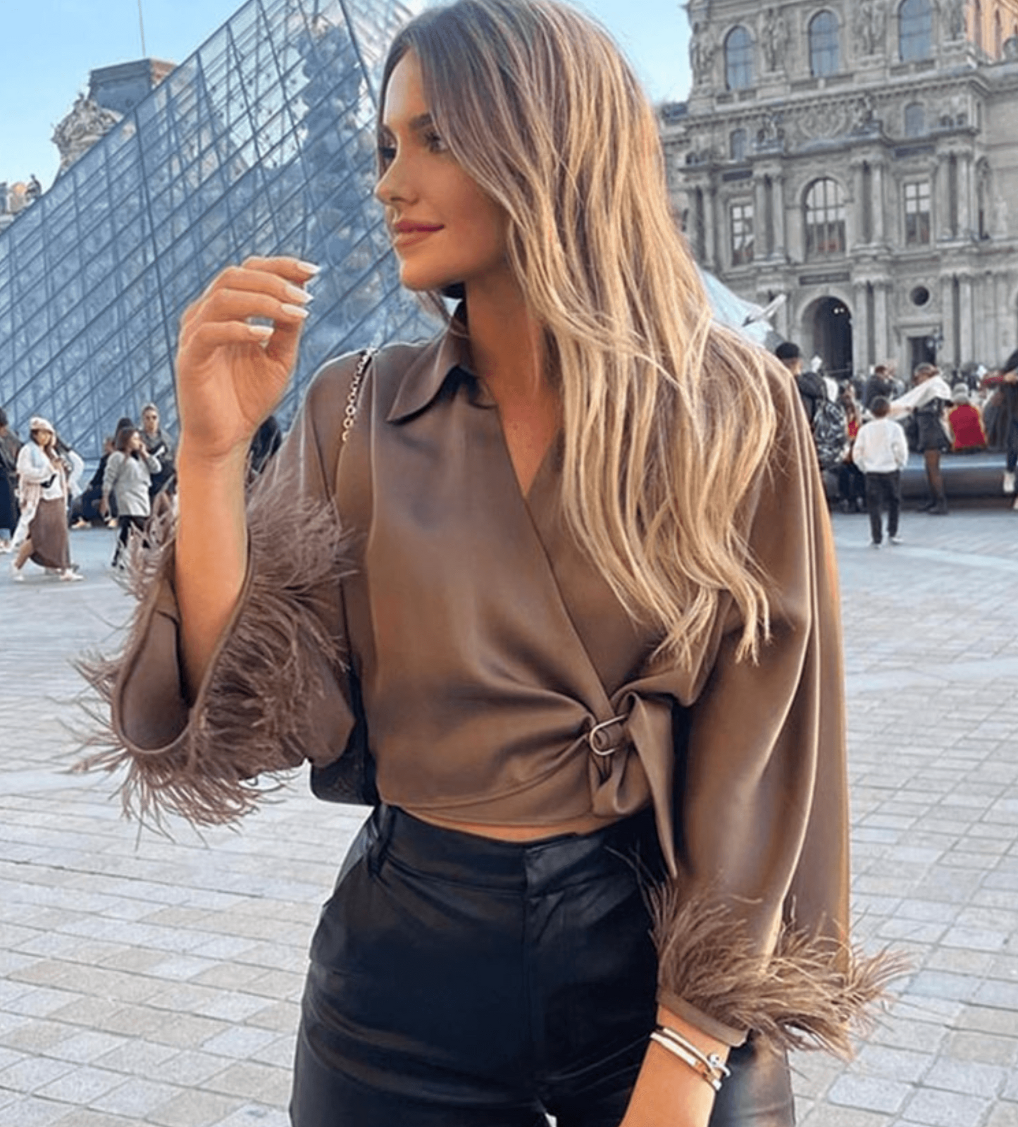 Blusa Satén Elegante y Ajustada - Vestiria