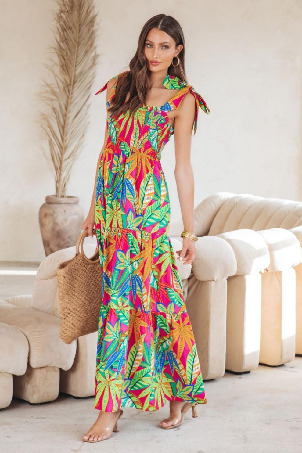 Vestido Estampado Floral con Volantes y Cuello de Pajarita