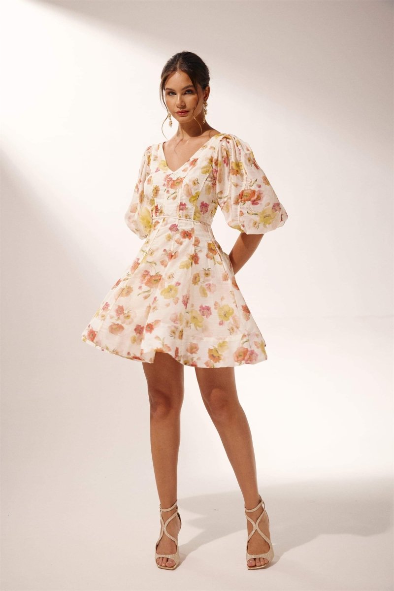 Vestido Corto con Mangas Voladas y Escote en V