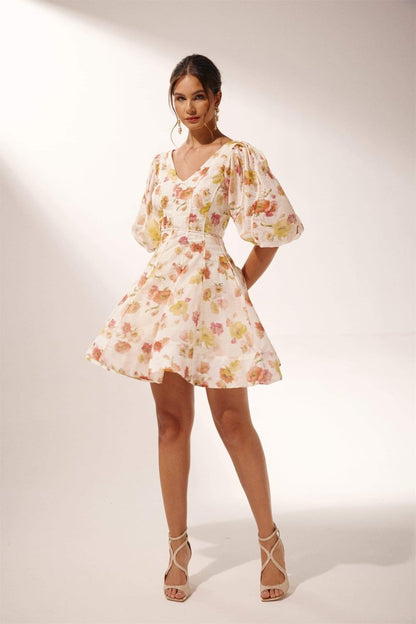 Vestido Corto con Mangas Voladas y Escote en V