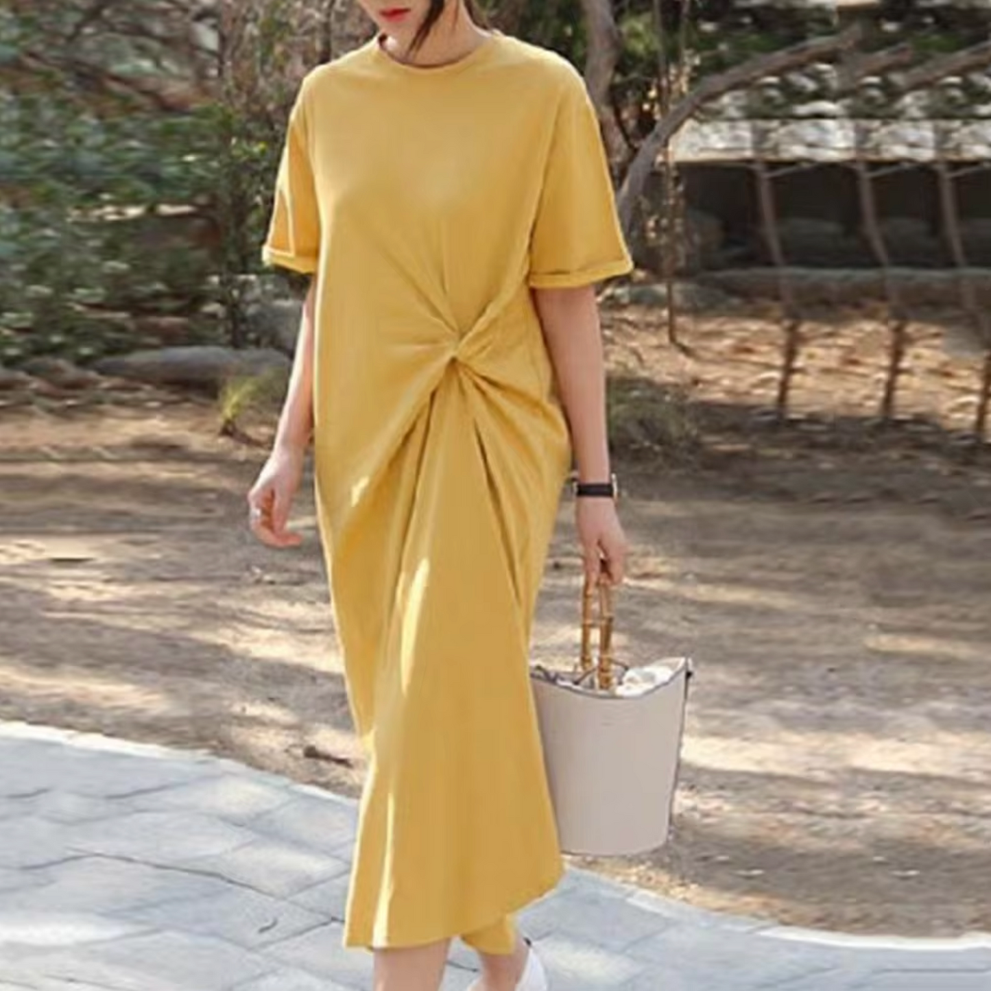 Vestido Midi Elegante con Detalle de Cinturón - Vestiria