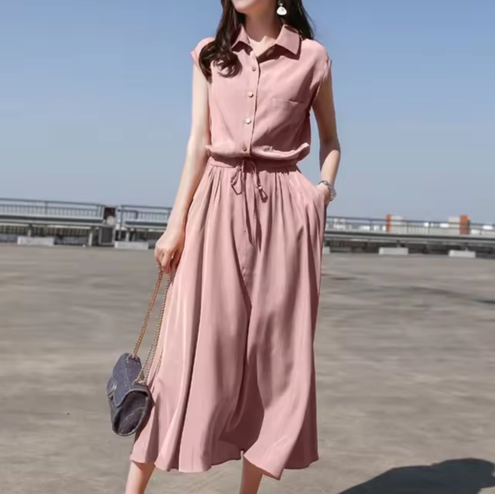 Vestido Elegante Sin Mangas con Cinturón - Vestiria